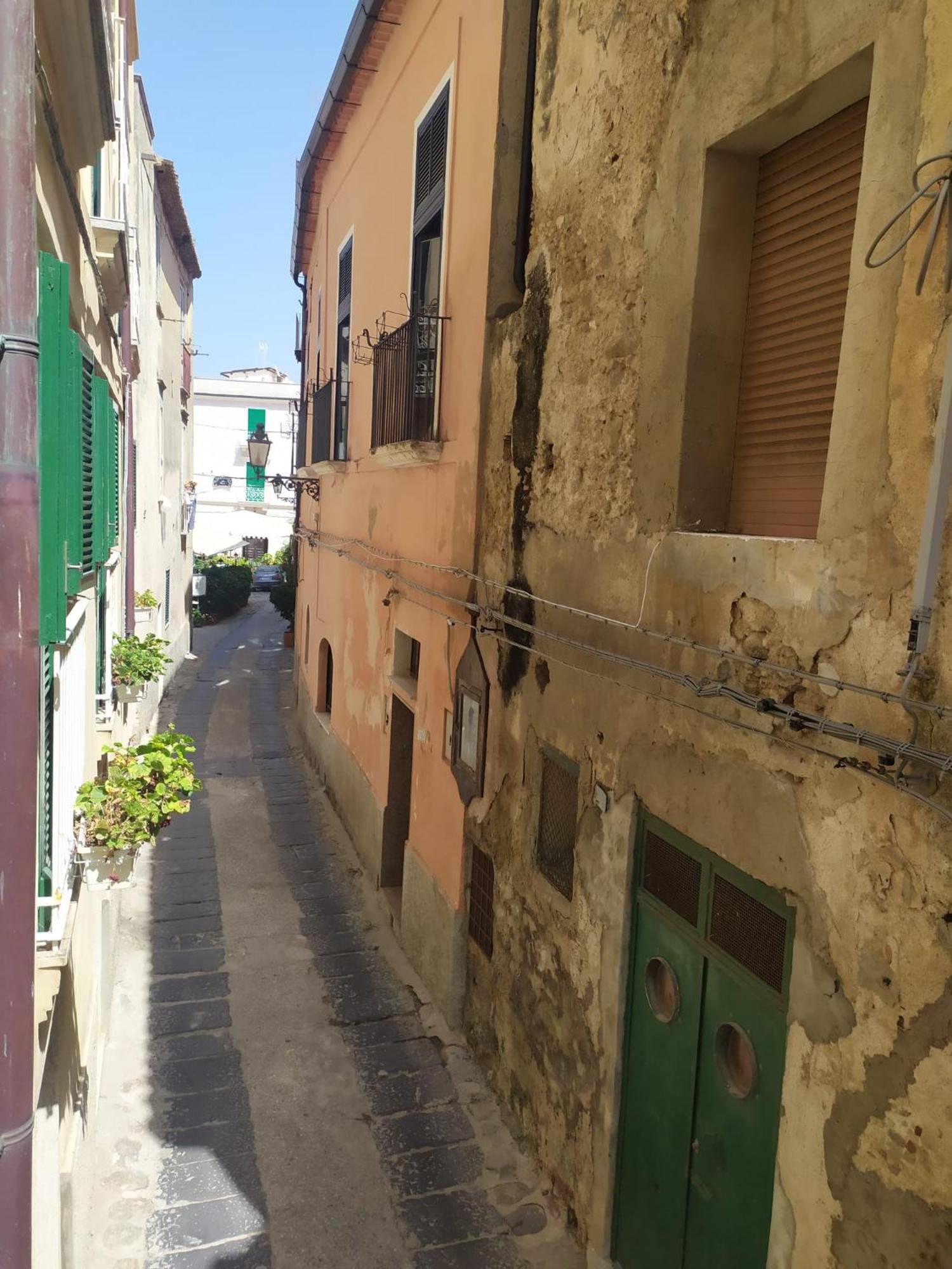 Il Marchese Del Grillo Apartment Tropea Room photo